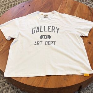 🏆 Used men’s Gallery Dept White Tee